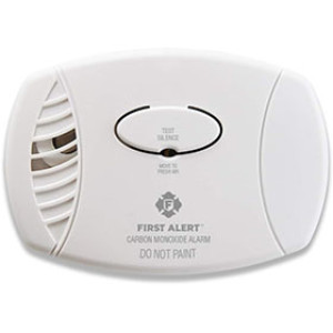 FIRST ALERT 1039734 CO605 CARBON MONOXIDE ALARM PLUG-IN 1.9V BATTERY INCLUDED